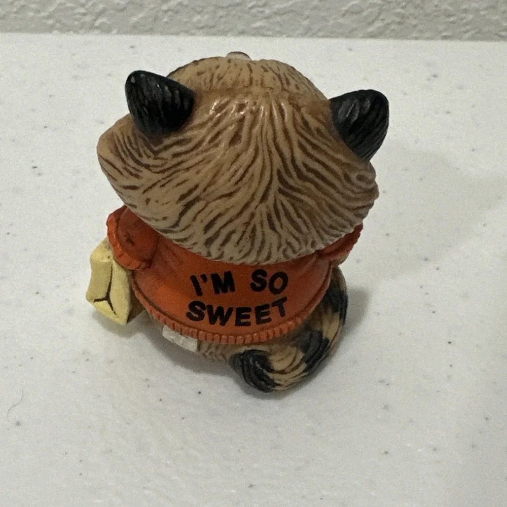 Vintage 1983 Hallmark Shirt Tales Merry Miniatures 2" Halloween Raccoon Figure - Picture 3 of 6